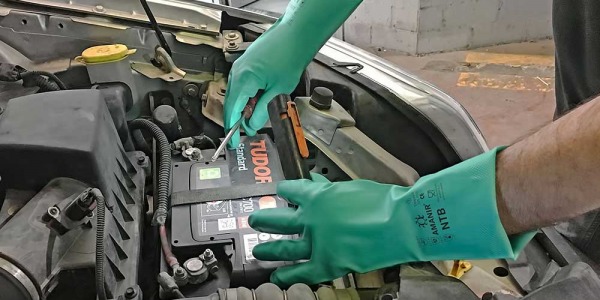 NTB Glove against corrosive chemicals